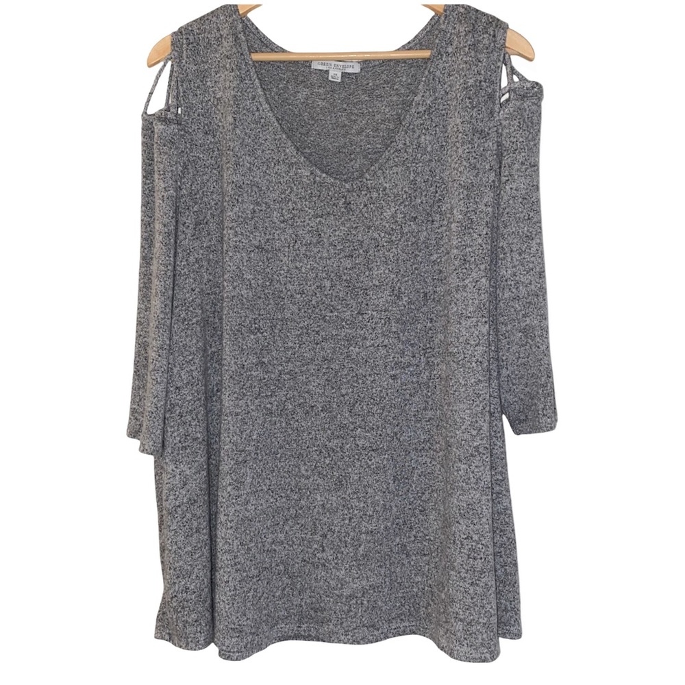 🔥CLEARANCE🔥 SOFT Grey Sweater w/Mesh “Cold Shoulders”- Green Envelope - SZ 2X